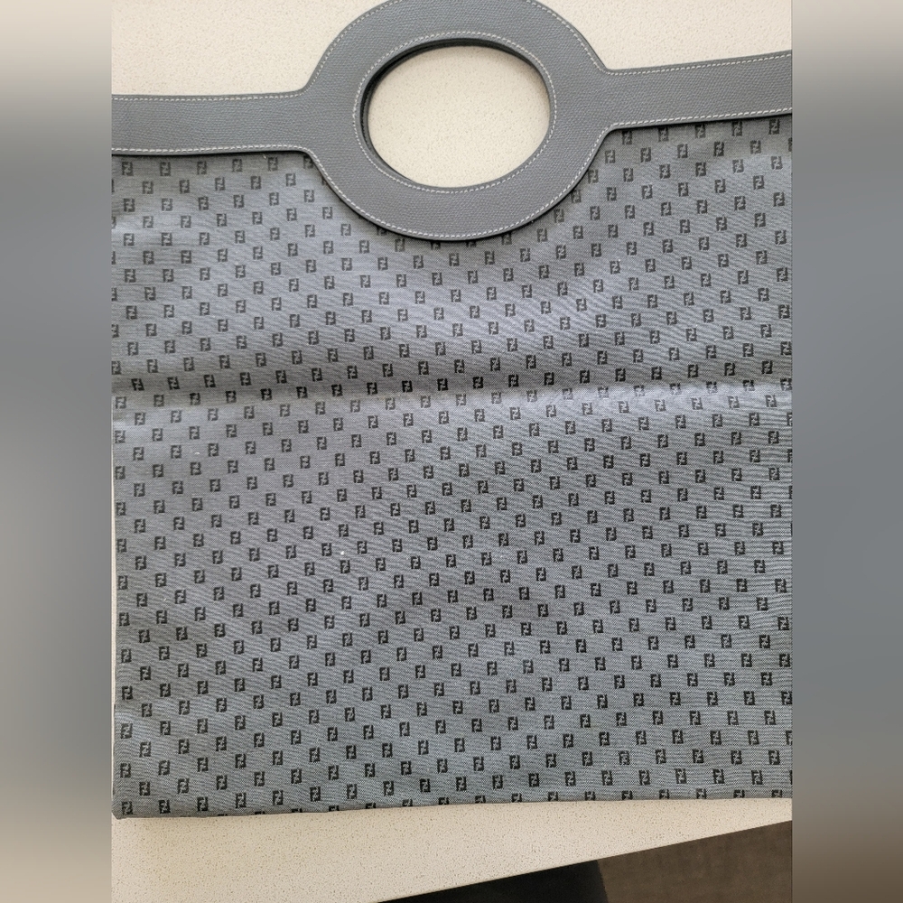 Authentic Fendi Sac - Picture 7 of 9